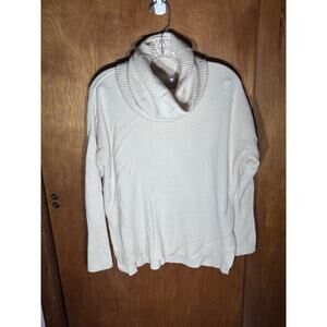 diane von furstenberg Cream Turtle Neck sweater 90% Wool Size M